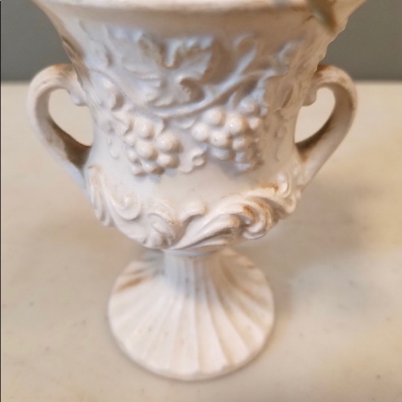 Vintage bouquet of ceramic flowers in a classical ceramic planter. - Picture 7 of 10